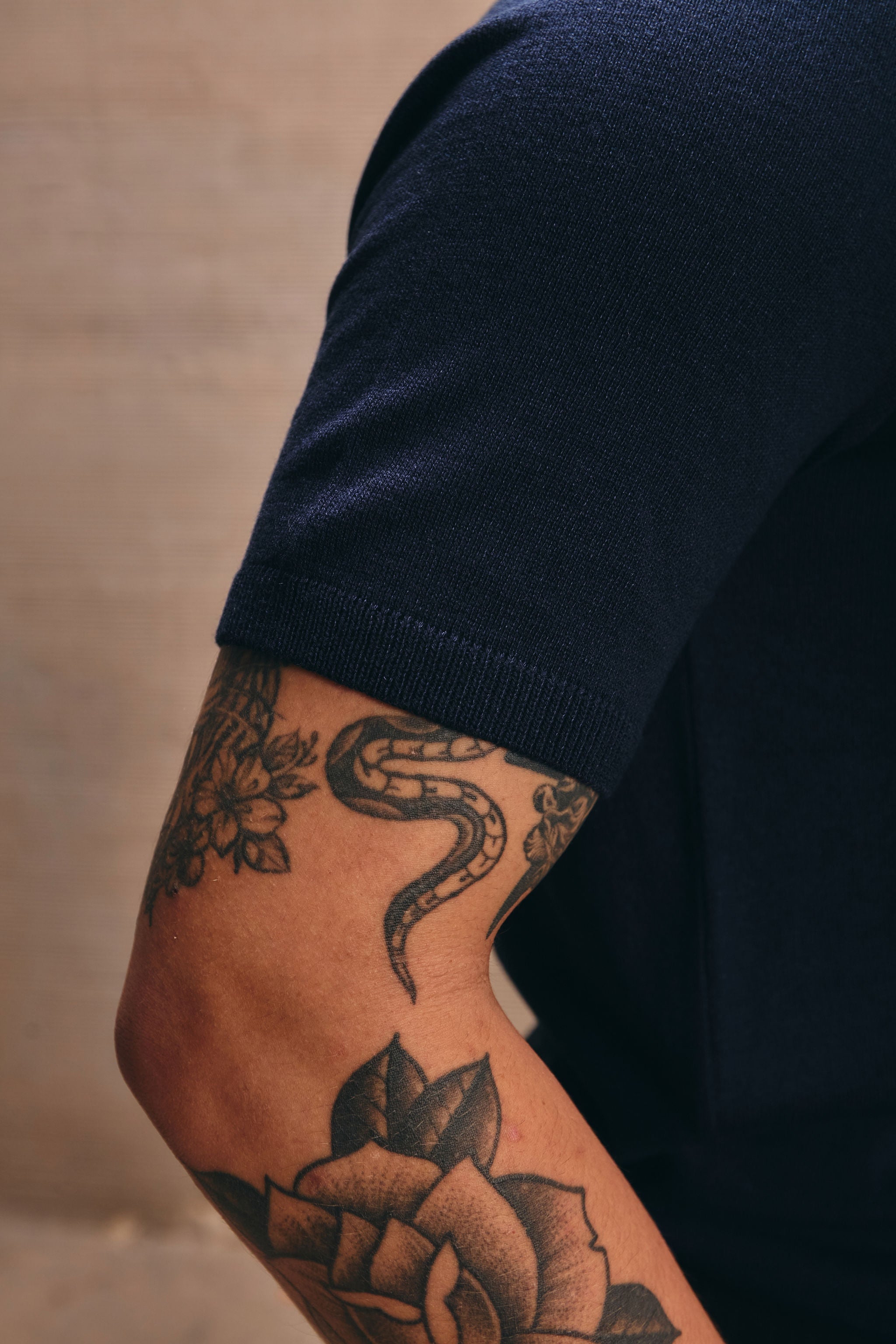 Camiseta Tejida Esencial - Hombre